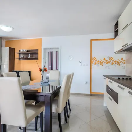 Lovely In With Kitchen Baška